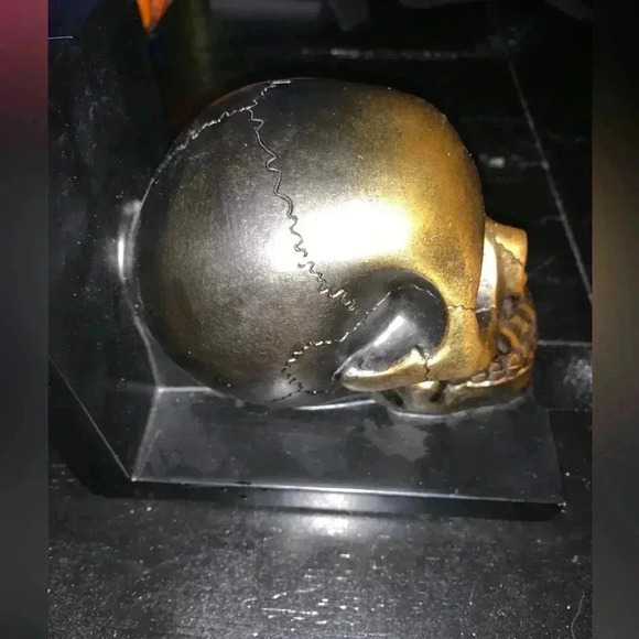 Skull decoration book end🎃💀 - Picture 2 of 4